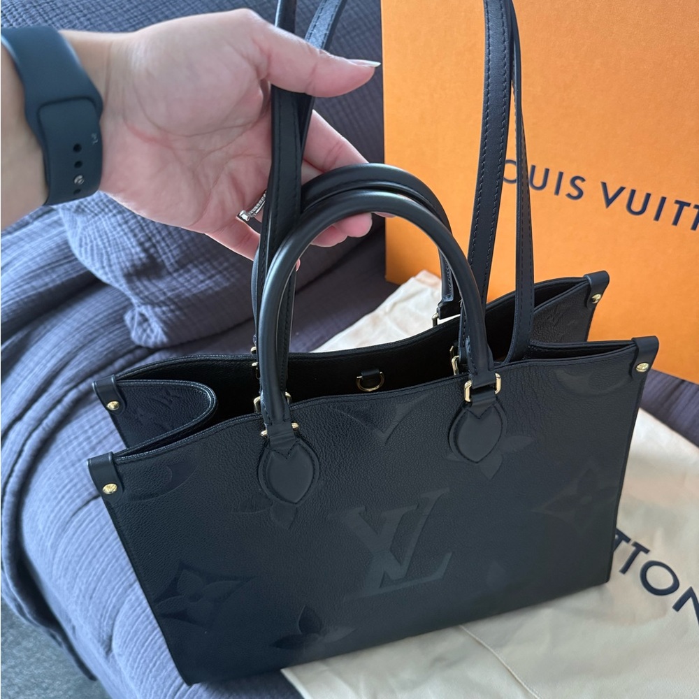 Louis Vuitton Black Monogram Onthego Tote Bag - Picture 9 of 11
